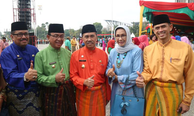 Ikut Upacara HUT Riau di Pekanbaru, Bupati Inhil Harap Pembangunan Merata Hingga Pelosok